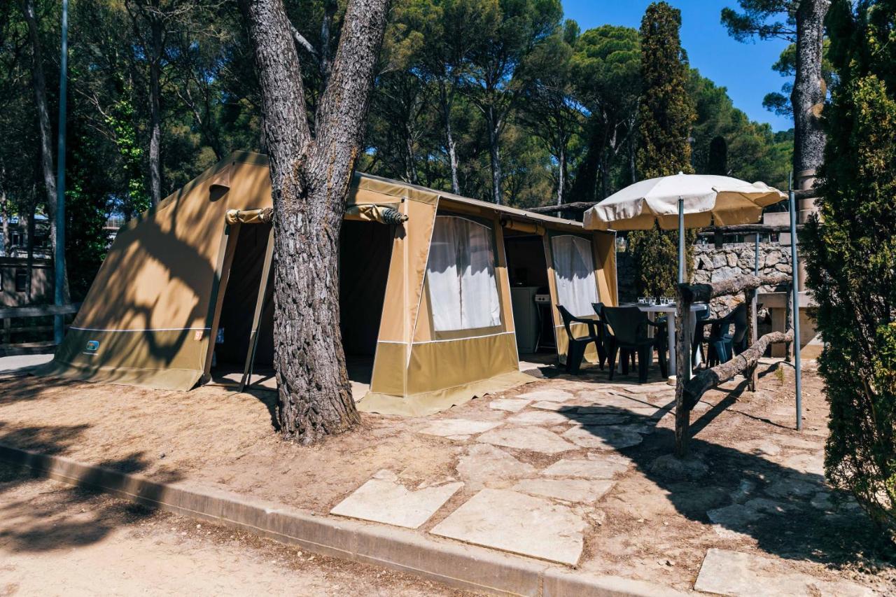 Camping Castell Montgri **** Лестартит Екстериор снимка