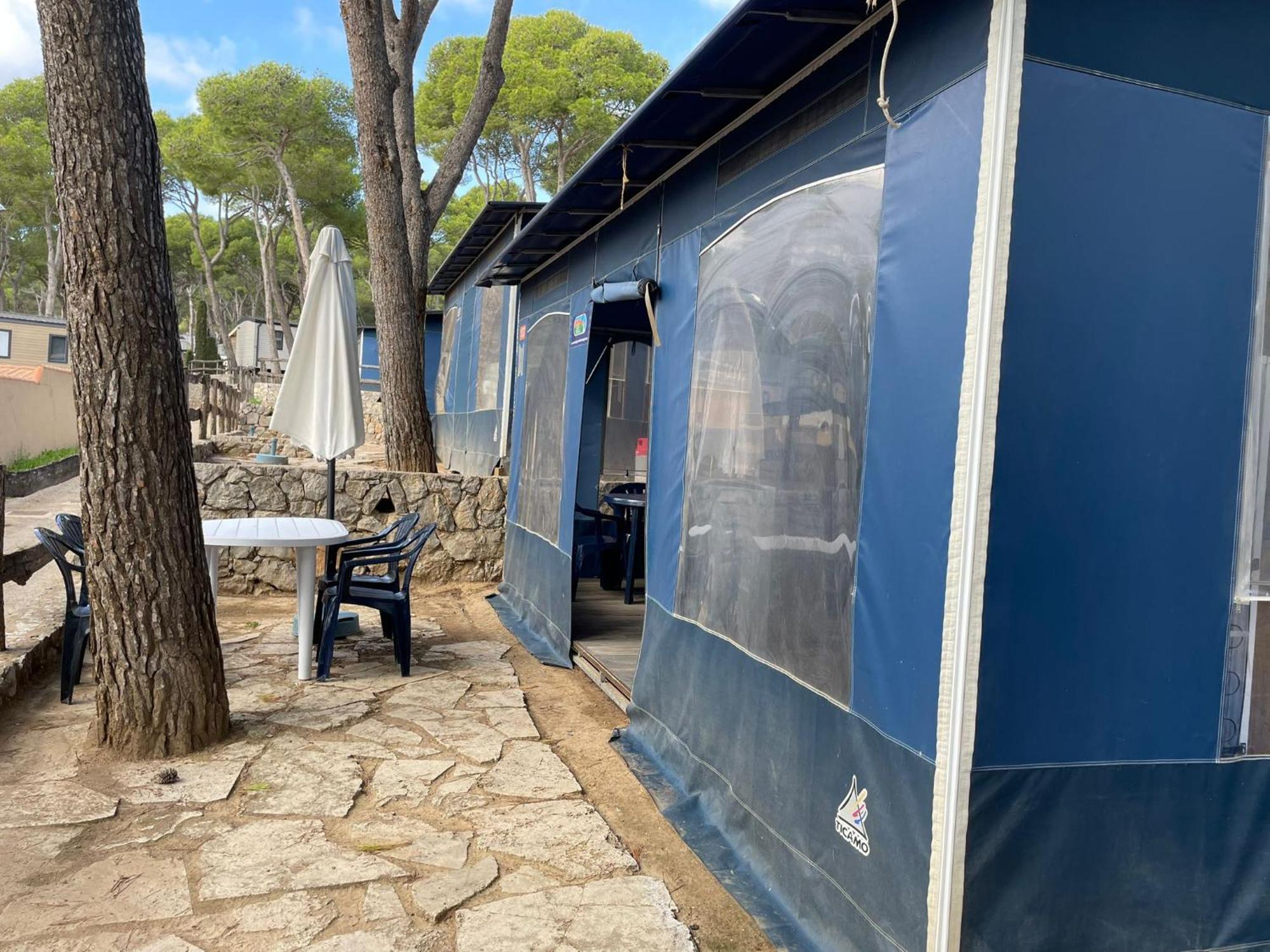 Camping Castell Montgri **** Лестартит Екстериор снимка