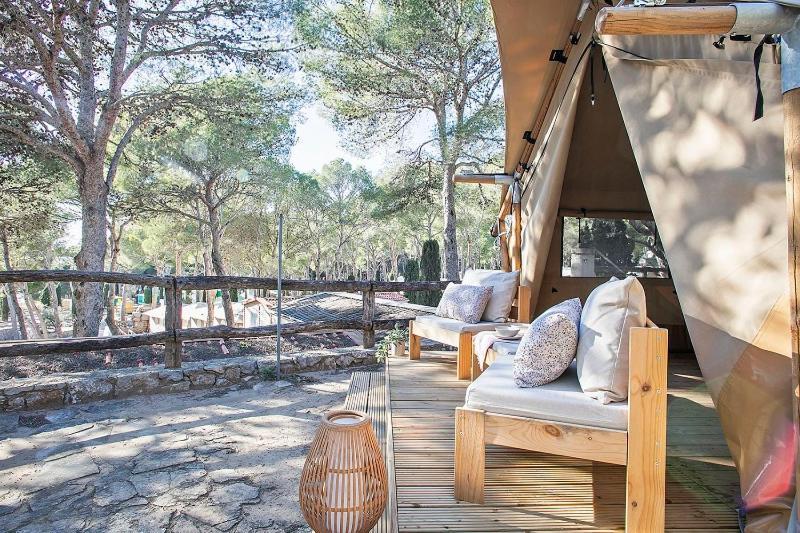 Camping Castell Montgri **** Лестартит Екстериор снимка